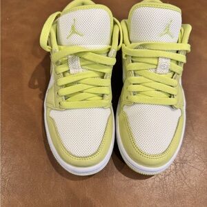 Jordan Kids Sneakers in Lime and White